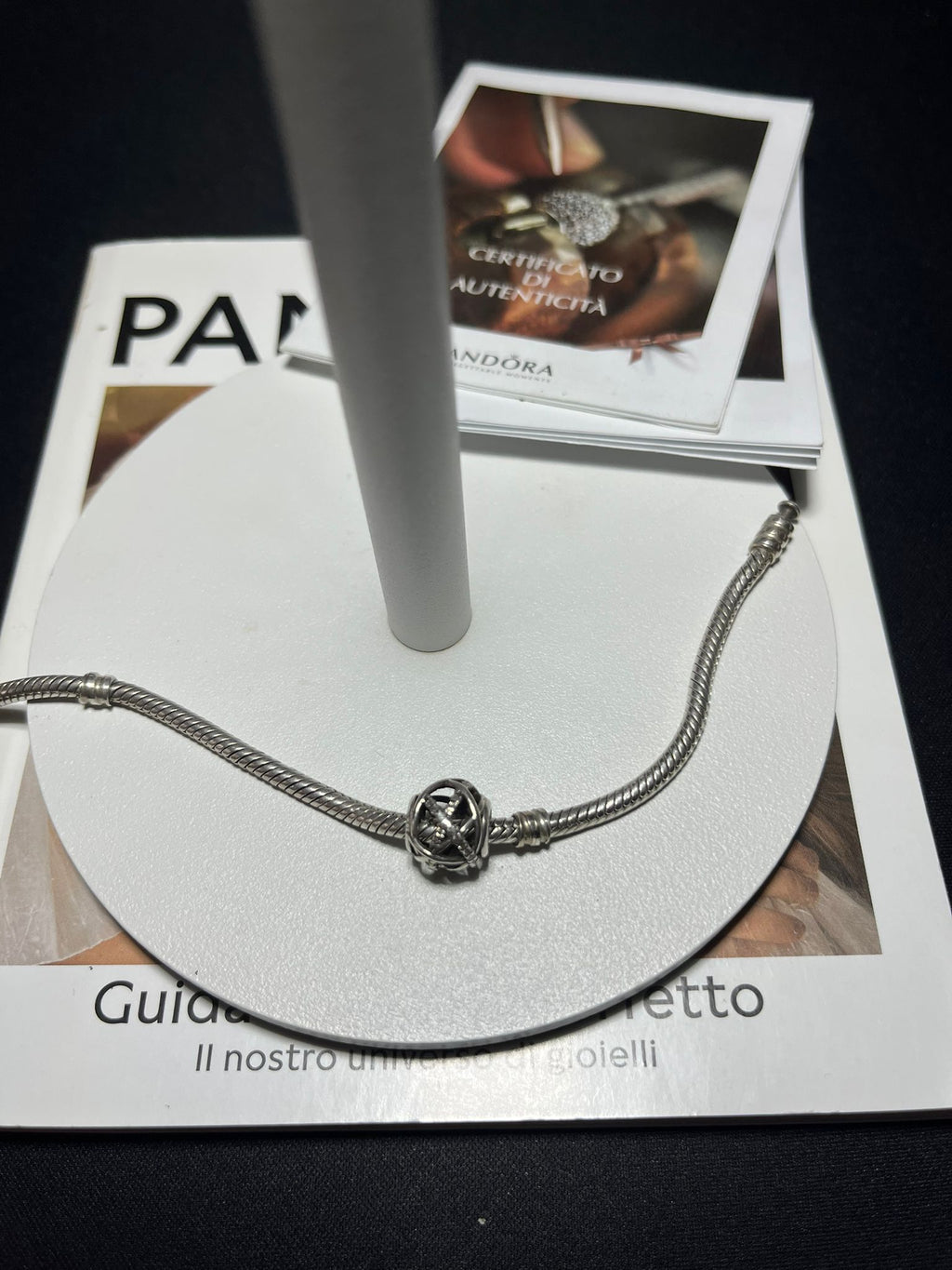 Charm a tema galassia con lavorazione openwork